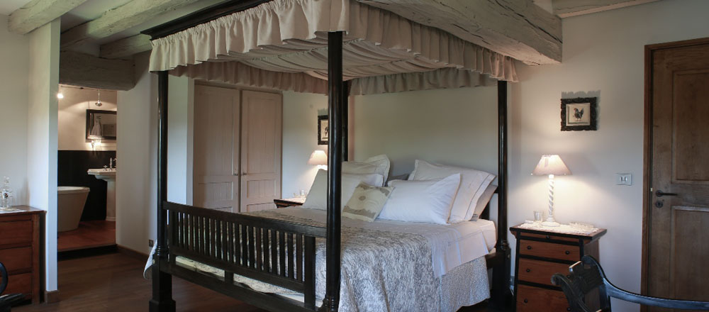 bed and breakfast in the Dordogne Manor Beauregard ebony room