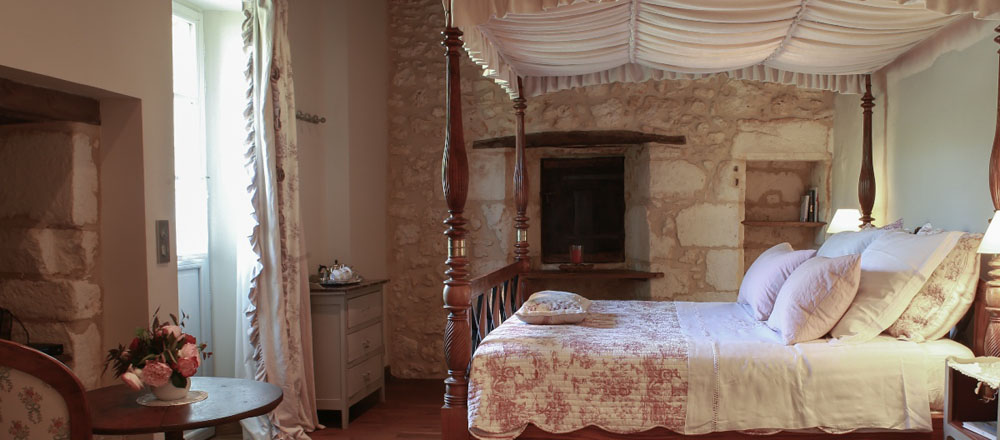 bed and breakfast in the Dordogne of Beauregard Manor lavender room