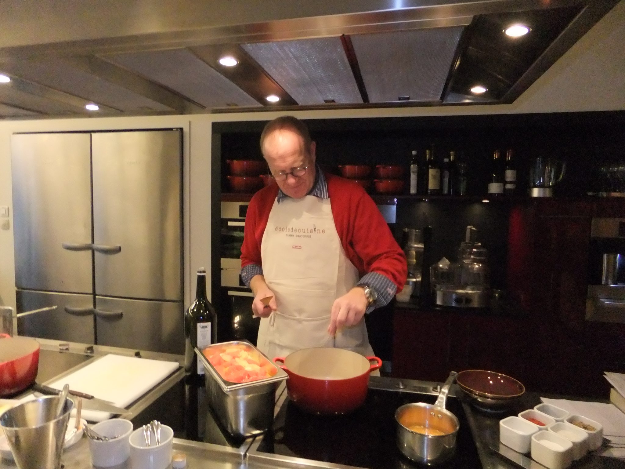 Le Maître de Maison Cuisine pour ses Hôtes au Manoir Beauregard Gites et Chambres d'hötes en Dordogne